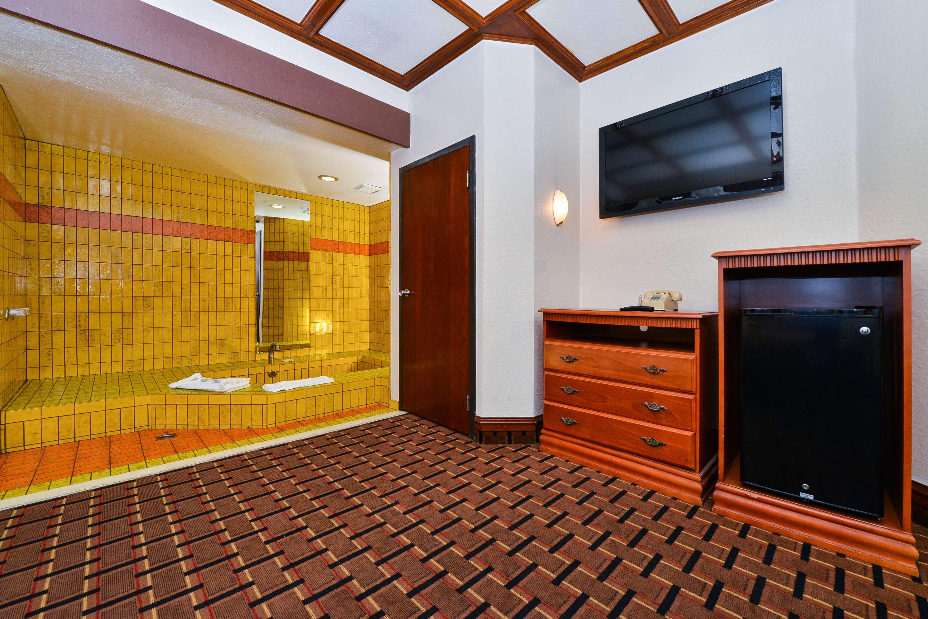 Americas Value & Angeles Downtown Sw Motel