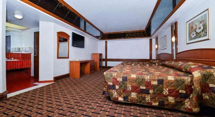 Americas Value & Angeles Downtown Sw Motel